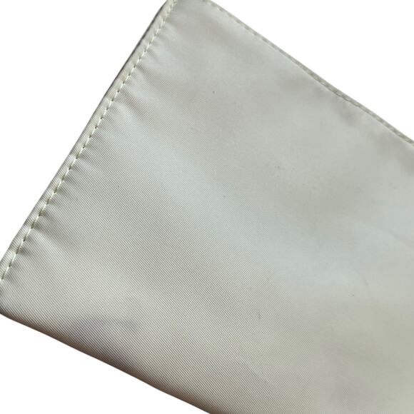 Burberry Wristlet/Cosmetic Bag Light Green Luxury Designer Accessory Makeup Bag - Picture 9 of 11